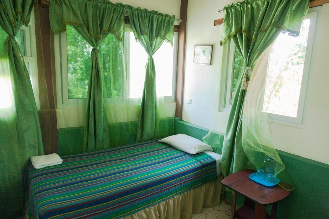 Zapote Tree Inn Flores Kültér fotó